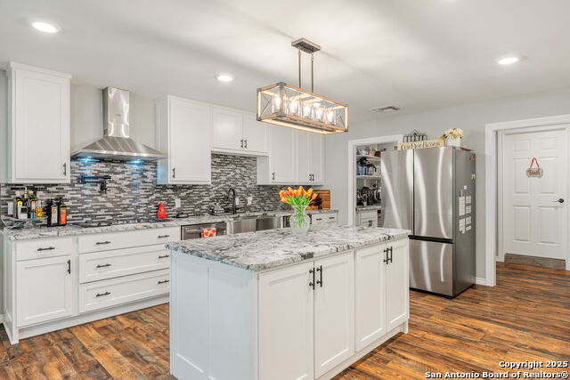 Listing photo id 0 for 8730 Avator Circle