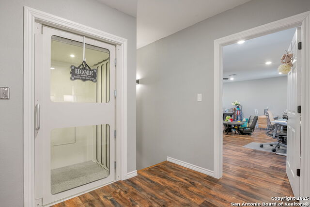 Listing photo id 18 for 8730 Avator Circle