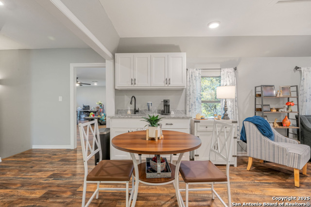 Listing photo id 20 for 8730 Avator Circle