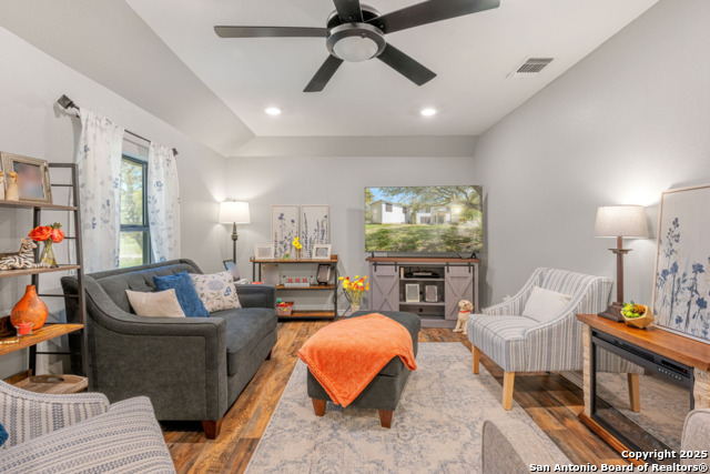 Listing photo id 21 for 8730 Avator Circle