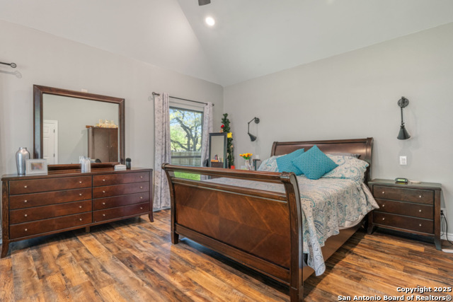 Listing photo id 5 for 8730 Avator Circle