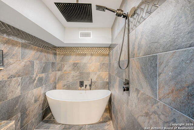 Listing photo id 6 for 8730 Avator Circle