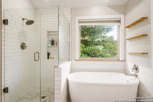 Image 23 of 33 For 19719 Encino Way