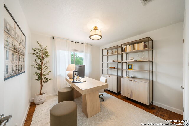 Image 28 of 33 For 19719 Encino Way