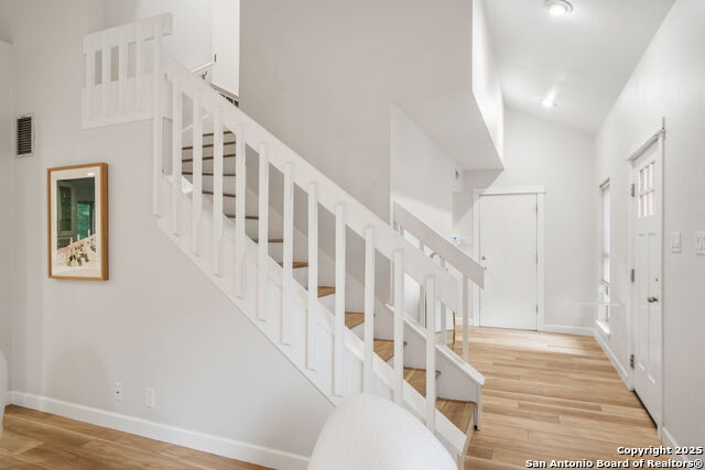 Image 4 of 33 For 19719 Encino Way