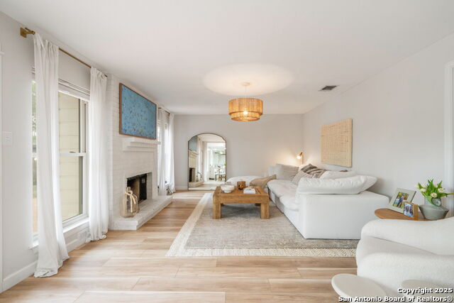Image 5 of 33 For 19719 Encino Way