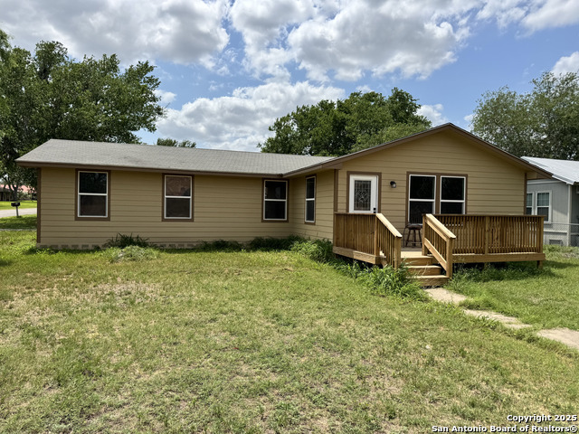 Details for 601 Mesquite, George West, TX 78022