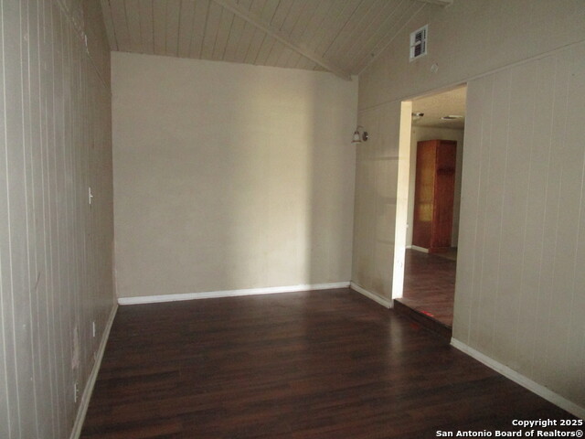 Listing photo id 5 for 4223 Seabrook