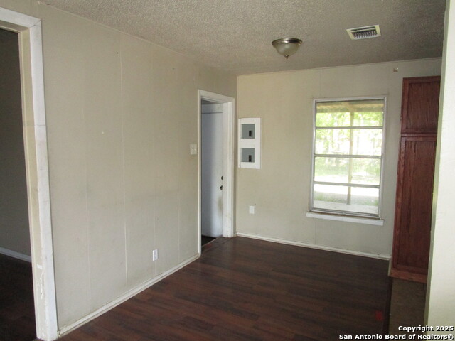 Listing photo id 6 for 4223 Seabrook
