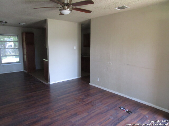 Listing photo id 7 for 4223 Seabrook
