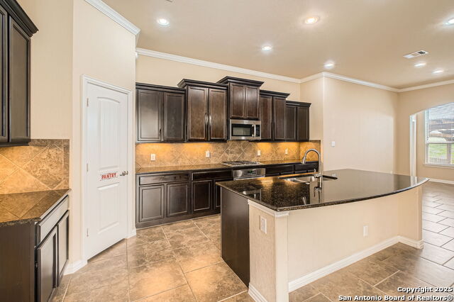 Image 9 of 28 For 805 Raceland