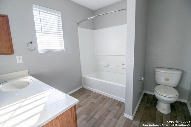 Image 13 of 19 For 24246 Waterwell Oaks