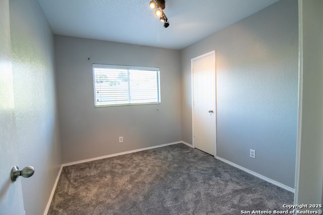 Image 15 of 19 For 24246 Waterwell Oaks