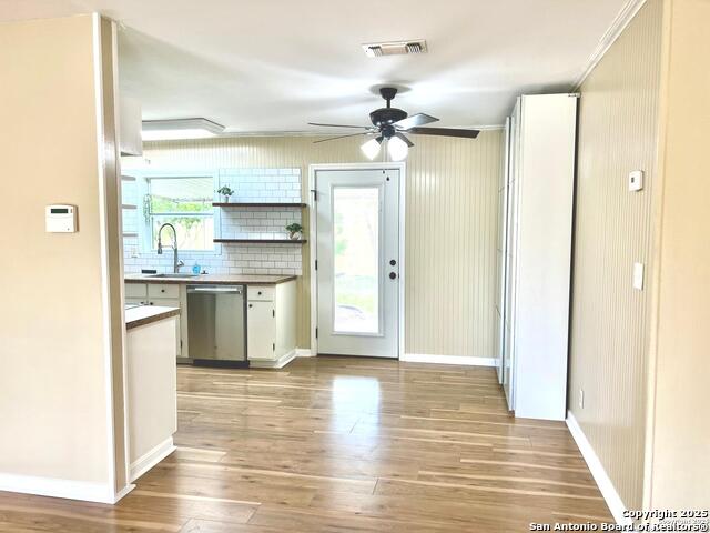 Image 14 of 36 For 6811 Spring Manor