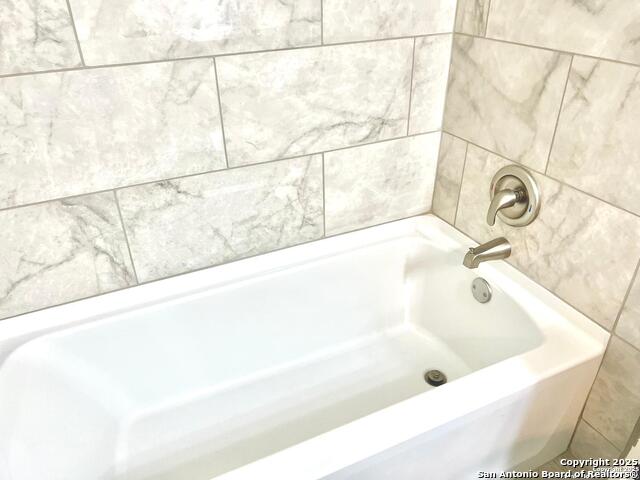 Image 26 of 36 For 6811 Spring Manor