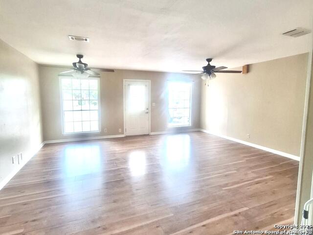 Image 5 of 36 For 6811 Spring Manor