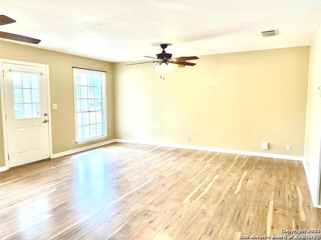 Image 8 of 36 For 6811 Spring Manor