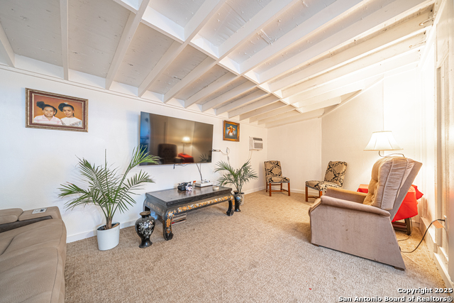 Listing photo id 8 for 9907 Autumn Valley