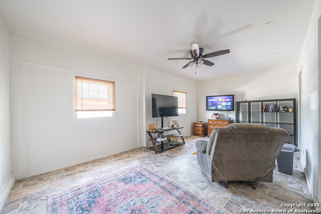 Listing photo id 13 for 9907 Autumn Valley
