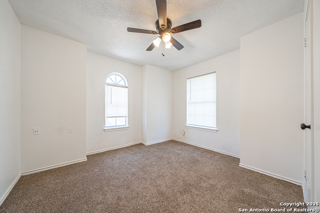Listing photo id 18 for 9907 Autumn Valley