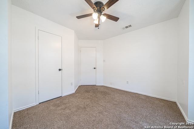 Listing photo id 19 for 9907 Autumn Valley
