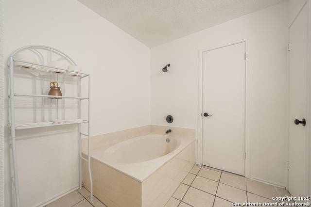 Listing photo id 22 for 9907 Autumn Valley