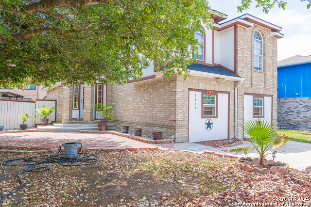 Listing photo id 2 for 9907 Autumn Valley