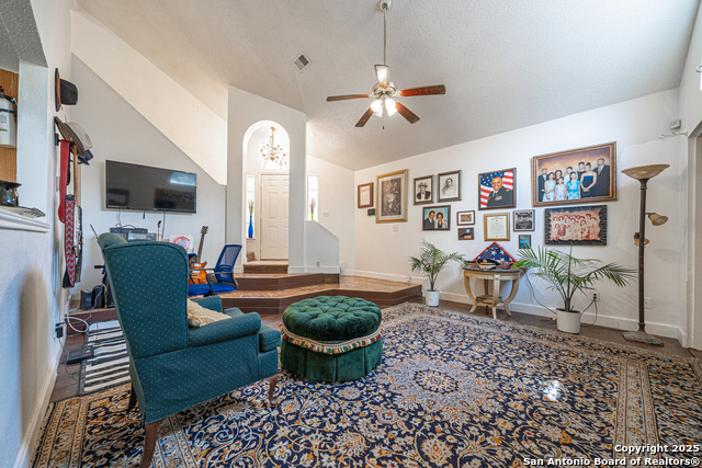 Listing photo id 4 for 9907 Autumn Valley
