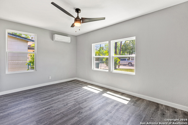 Image 15 of 24 For 419 Hub Ave.