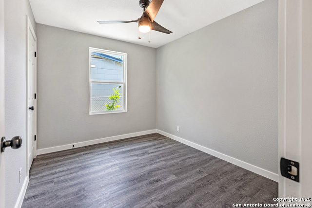 Image 16 of 24 For 419 Hub Ave.