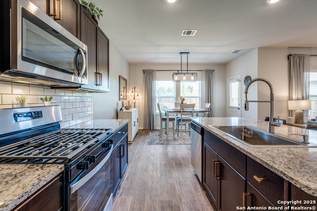Listing photo id 9 for 5326 Scoria Trail