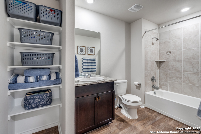 Listing photo id 23 for 5326 Scoria Trail