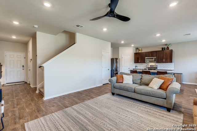 Listing photo id 4 for 5326 Scoria Trail