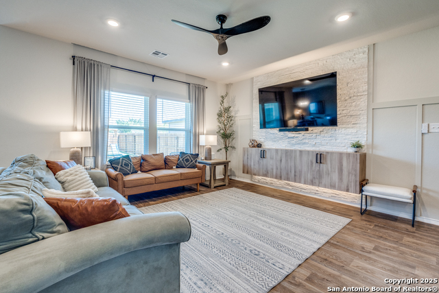 Listing photo id 6 for 5326 Scoria Trail