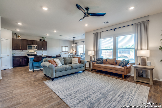 Listing photo id 7 for 5326 Scoria Trail