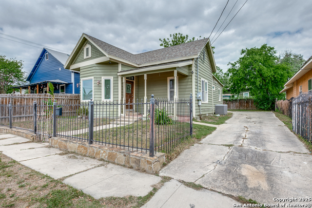 Image 3 of 25 For 104 Cactus St