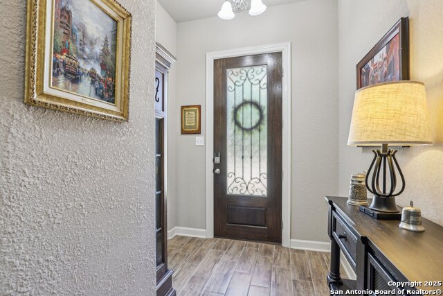 Listing photo id 8 for 1047 Daylan Heights