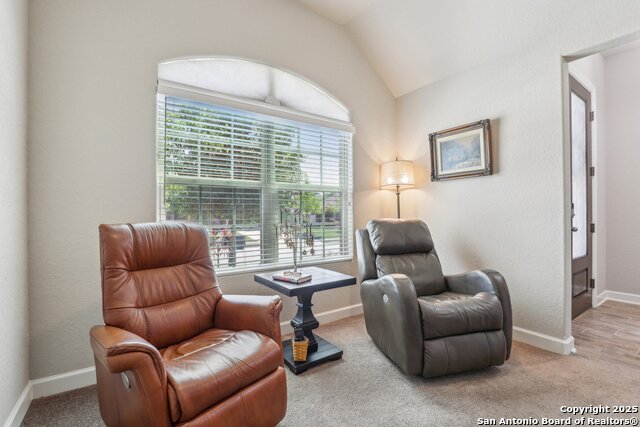 Listing photo id 9 for 1047 Daylan Heights