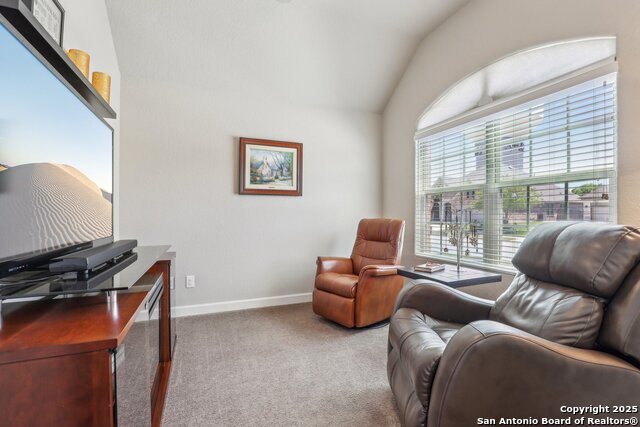 Listing photo id 10 for 1047 Daylan Heights