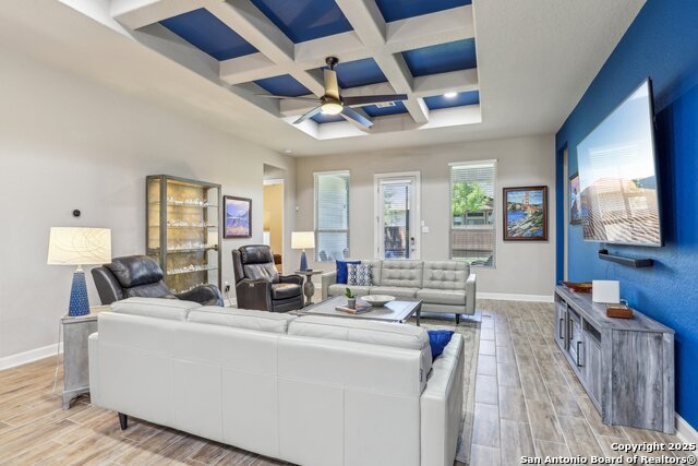 Listing photo id 13 for 1047 Daylan Heights