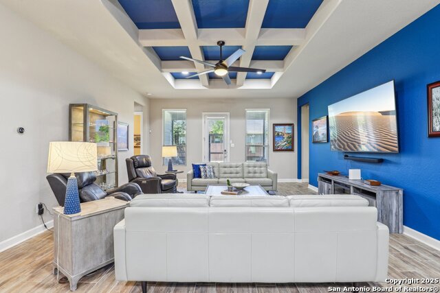 Listing photo id 14 for 1047 Daylan Heights