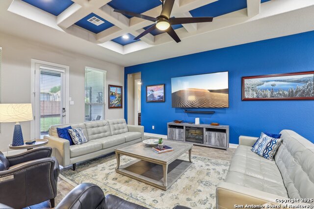Listing photo id 15 for 1047 Daylan Heights