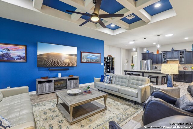 Listing photo id 16 for 1047 Daylan Heights