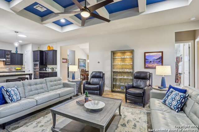 Listing photo id 17 for 1047 Daylan Heights