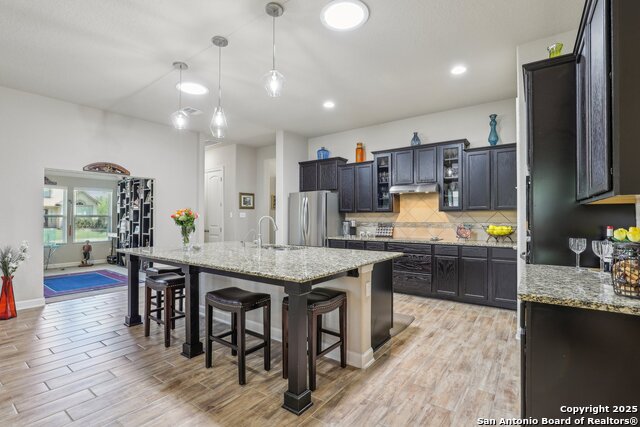 Listing photo id 24 for 1047 Daylan Heights