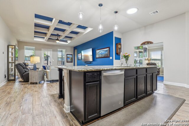 Listing photo id 25 for 1047 Daylan Heights