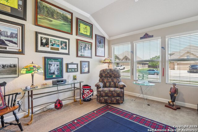 Listing photo id 33 for 1047 Daylan Heights