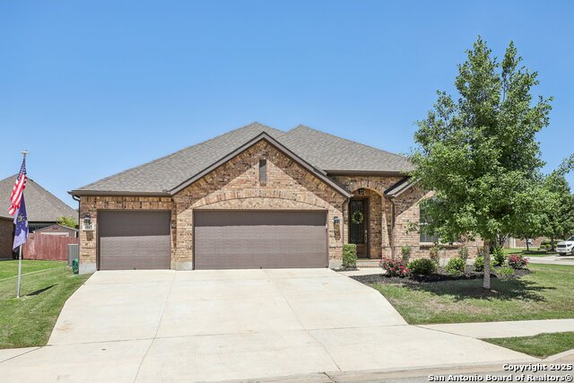 Listing photo id 2 for 1047 Daylan Heights
