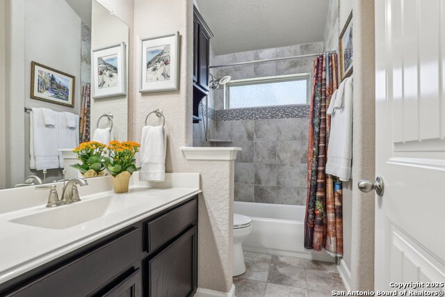 Listing photo id 38 for 1047 Daylan Heights