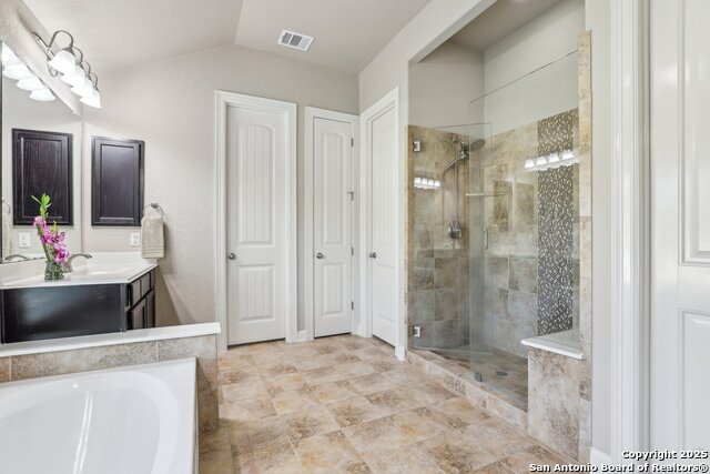 Listing photo id 46 for 1047 Daylan Heights